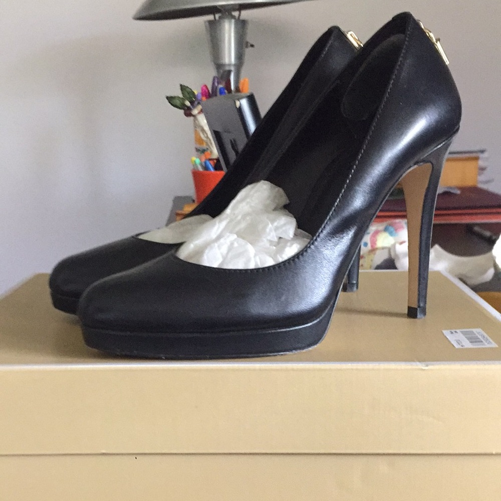 Michael Kors close toe heel